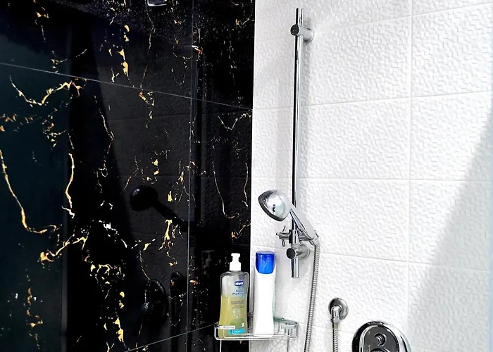 Вилла The White Тирана